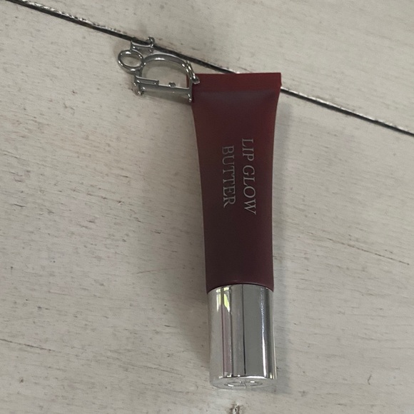 Dior Addict Lip Glow Butter in Deep Red with Silver Charm - Picture 3 of 3